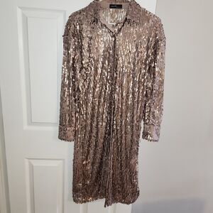 ONTWELFTH Elegant Sequin Duster in Gold